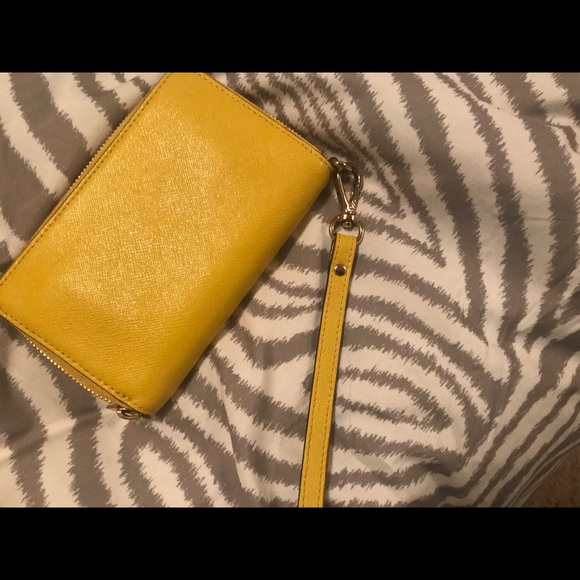 Michael Kors Wristlet/Wallet - Picture 3 of 8